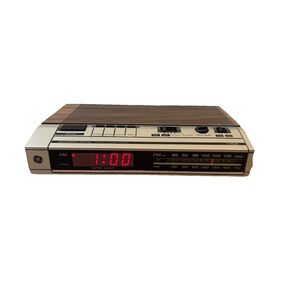 General Electric 7-4624A Vintage 80's FM/AM Digital Alarm Clock Radio Working